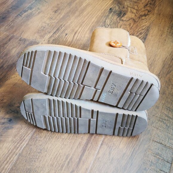 EBV Australia Shearling Boots Side Button Closure Tan Size 10 - Picture 9 of 9